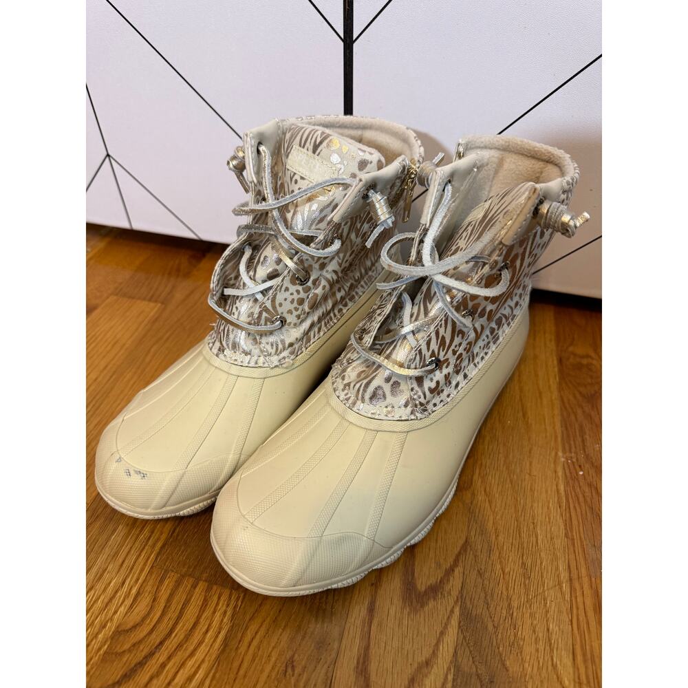 Sperry Women’s 8 Round Toe Syren Gulf Metallic Jacquard Duck Boot Rain Boots